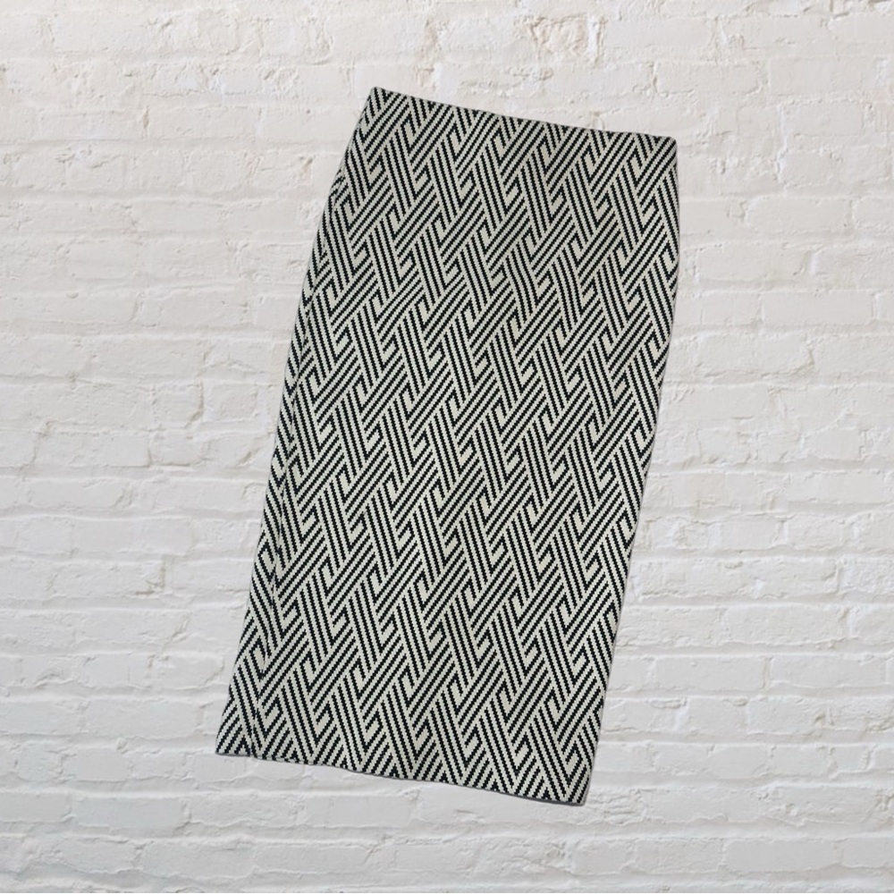 Zara White & Black Diamond Graphic Striped Midi Pencil Skirt in Size Women’s Sml